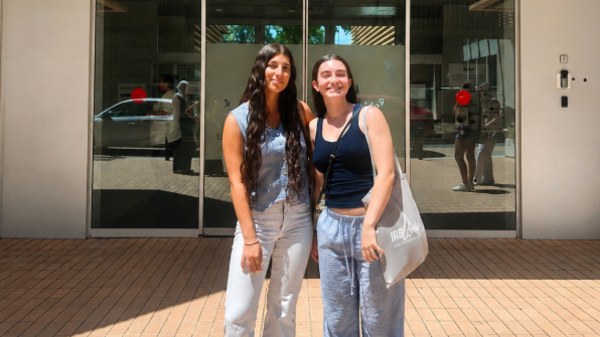 Dues alumnes de 1r de Batxillerat, seleccionades per als Ajuts IRBLleida de recerca biomèdica